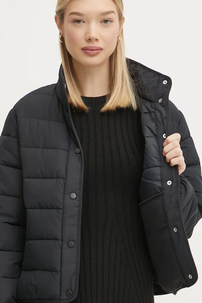 Hollister Co. Яке в черно преходен модел KI344-4102