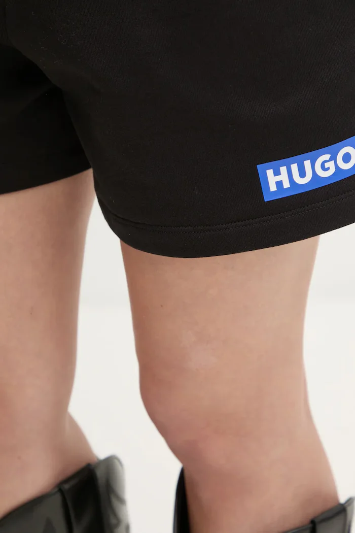 HUGO Blue Памучен къс панталон в черно с принт с висока талия 50541122