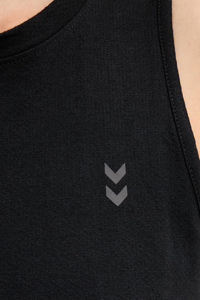 Hummel Топ за йога в черно 232399