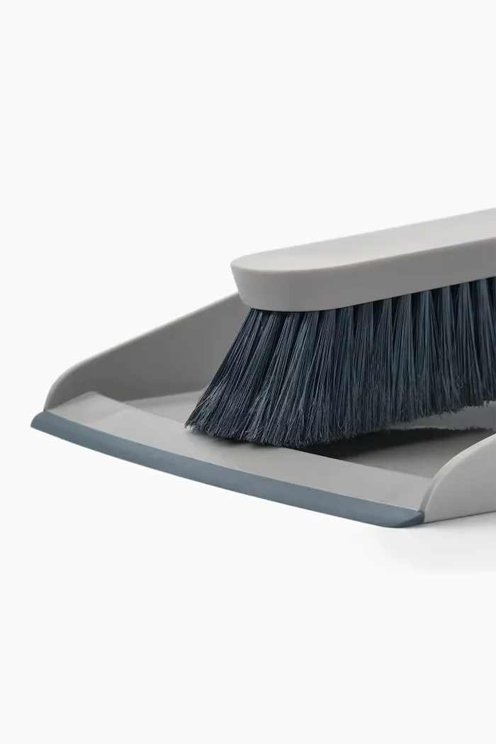 Joseph Joseph Четка и лопатка за почистване Cleantech 22 x 12 cm в бежово