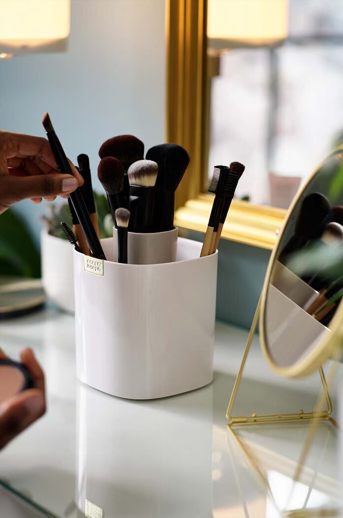 Joseph Joseph Кутия за козметични четки Viva Shell