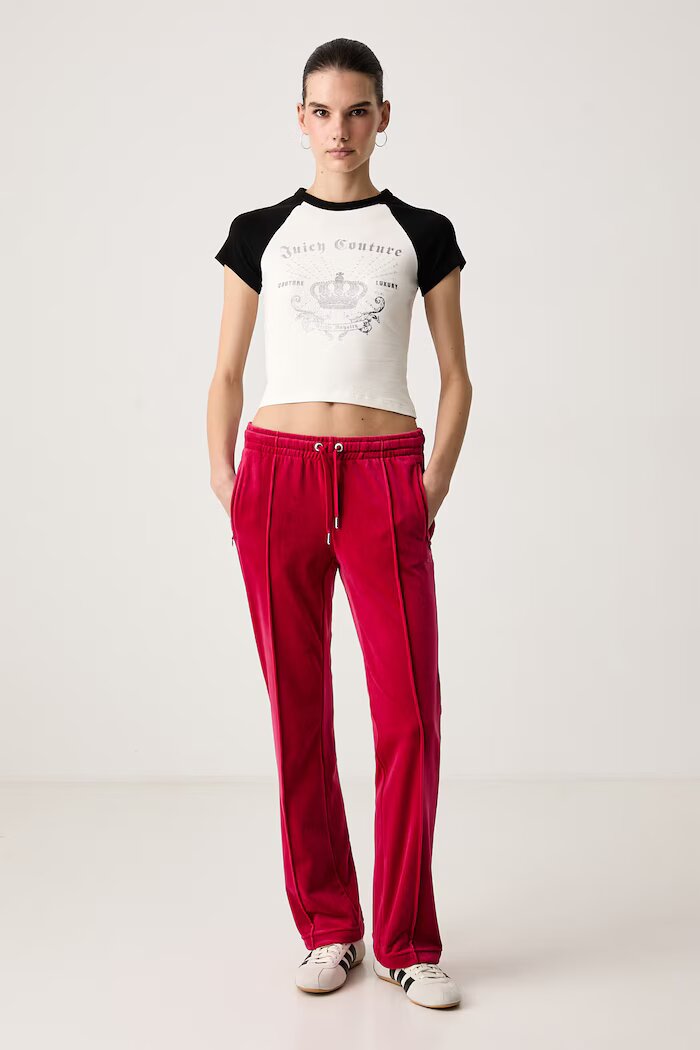 Juicy Couture разкроен панталон дамски от кадифе TINA TRACK PANT червен с ниска талия JCAPW045