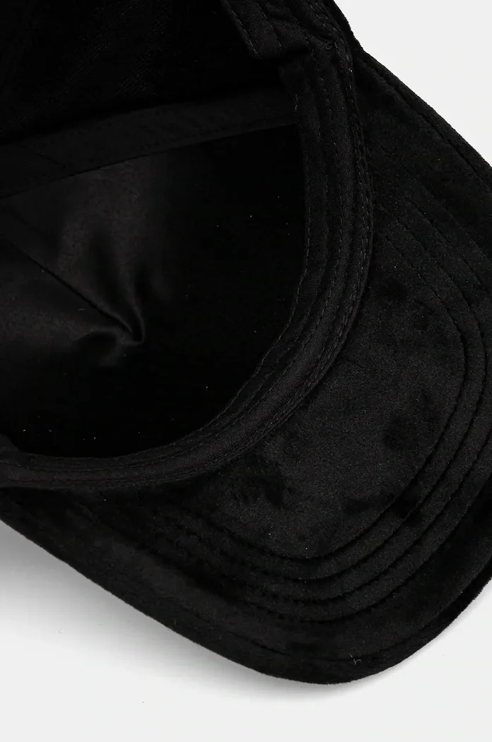 Juicy Couture Шапка с козирка VERONICA CAP в черно с апликация JCAWH224702