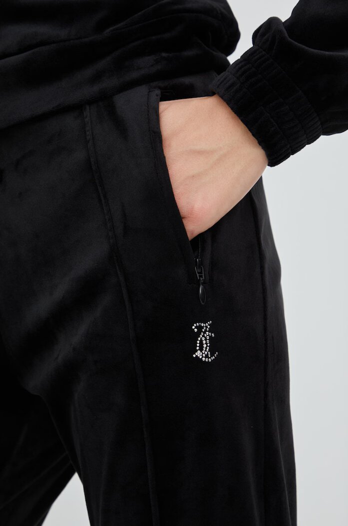 Juicy Couture Спортен панталон в черно с апликация