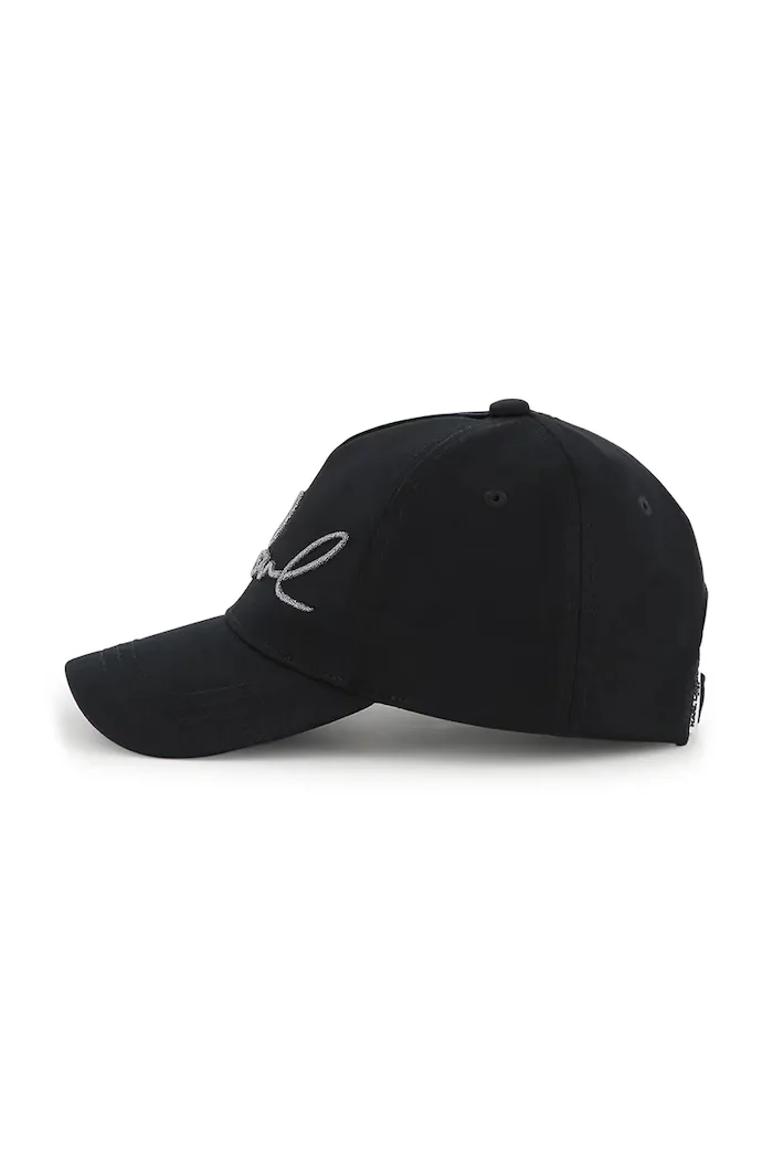 Karl Lagerfeld Детска памучна шапка с козирка в черно Z31197