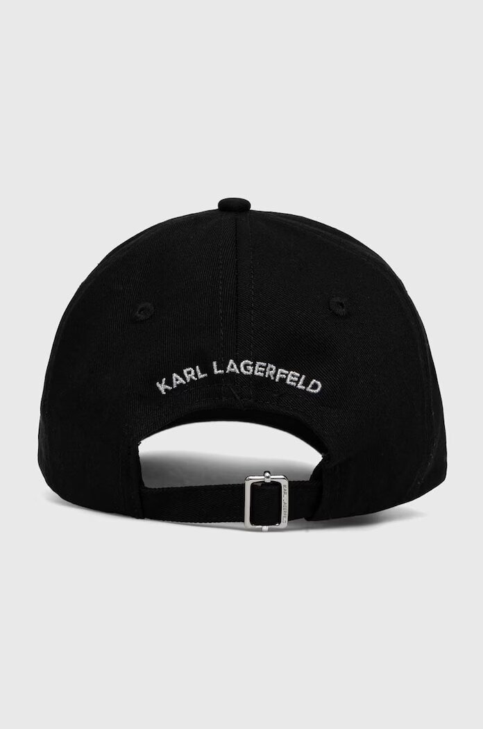 Karl Lagerfeld Памучна шапка с козирка в черно с апликация