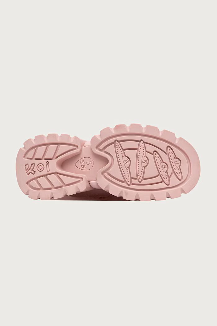 Koi Footwear боти дамски Sasquatch Fluffy Snow Boots розови Kawaii Sasquatch