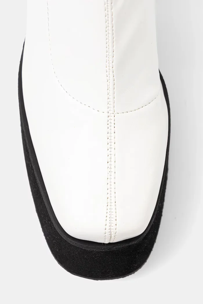 Koi Footwear Боти GT1 в бяло с дебел ток