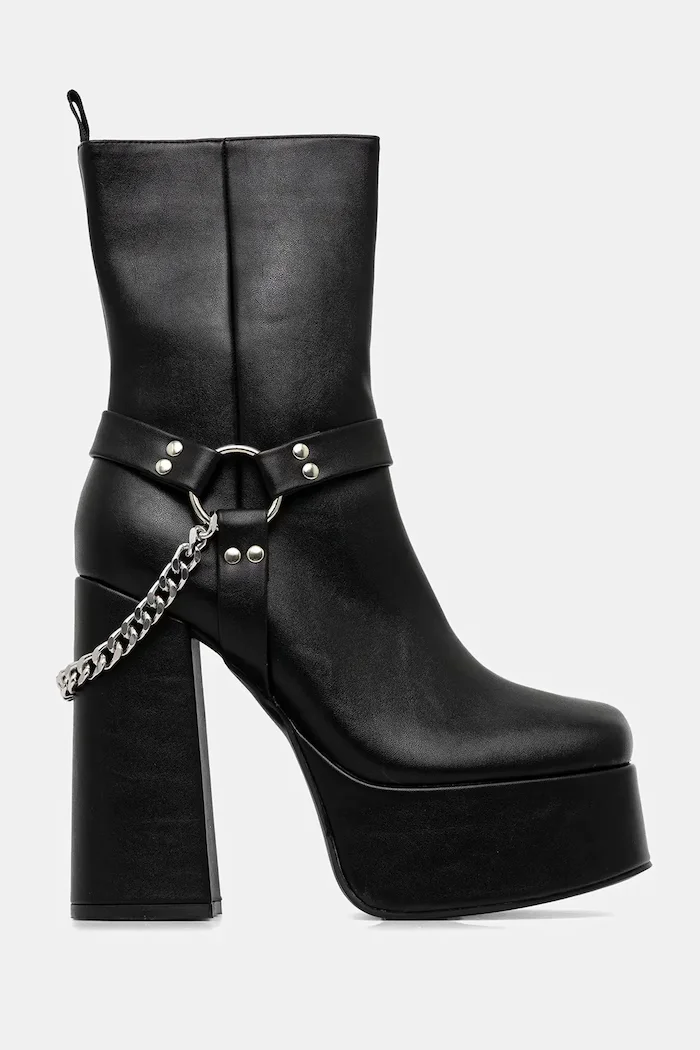 Koi Footwear Боти Natron в черно с дебел ток