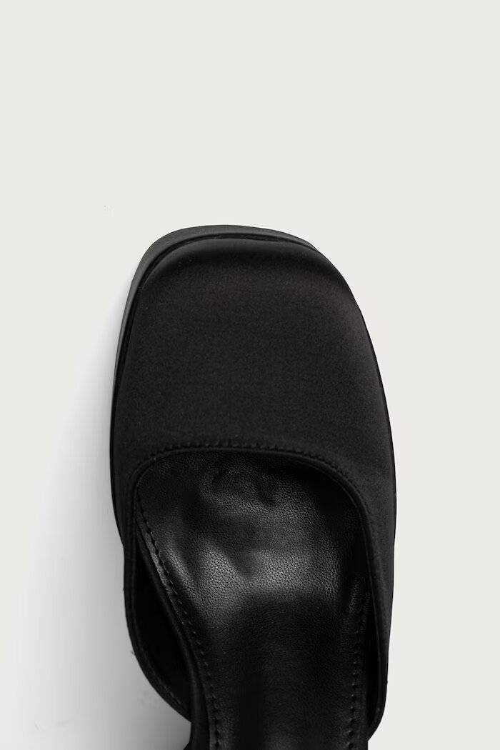 Koi Footwear обувки с дебел ток Gilda Satin Platform Jewel Heels черни MC23