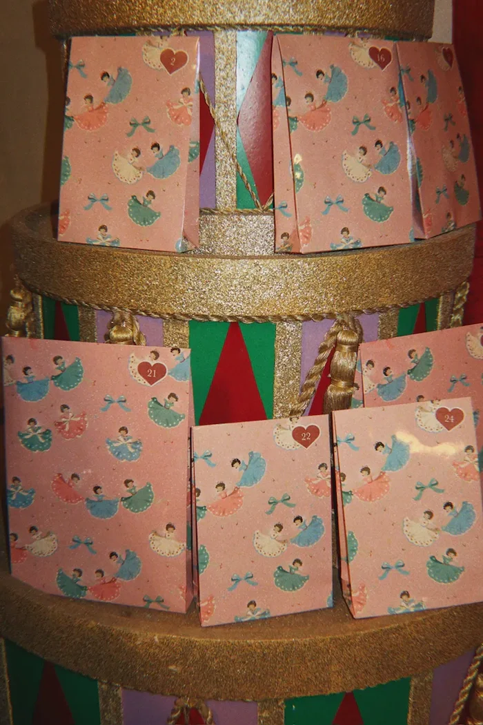 Konges Sløjd адвент календар за деца CHRISTMAS CALENDAR WITH 24 GIFTS розов KS106411