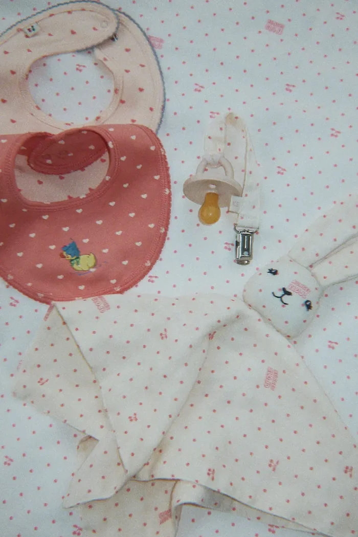 Konges Sløjd Играчка (плюшена) за деца от памук SLEEPY RABBIT бежова KS106230