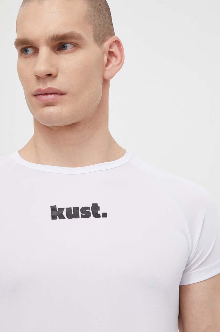 kust. Тениска