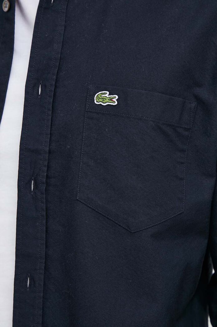 Lacoste Памучна риза мъжка в синьо със стандартна кройка с яка с копче