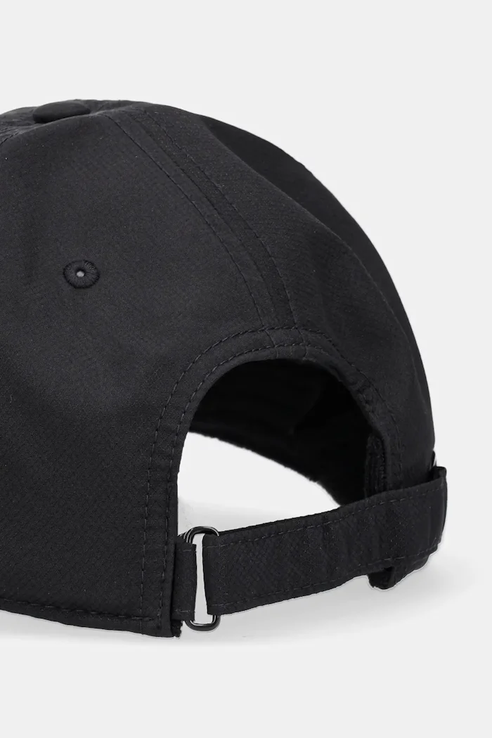 Lacoste Шапка с козирка в черно с изчистен дизайн RK2662