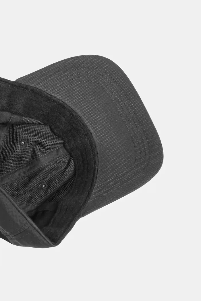 Lacoste Шапка с козирка в черно с изчистен дизайн RK2662