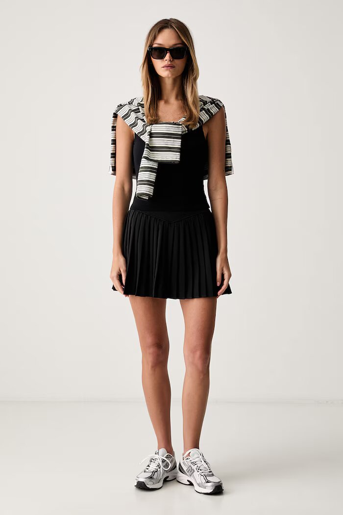 le privé плисирана пола PLEATED SKIRT черна с изчистена шарка LP00714