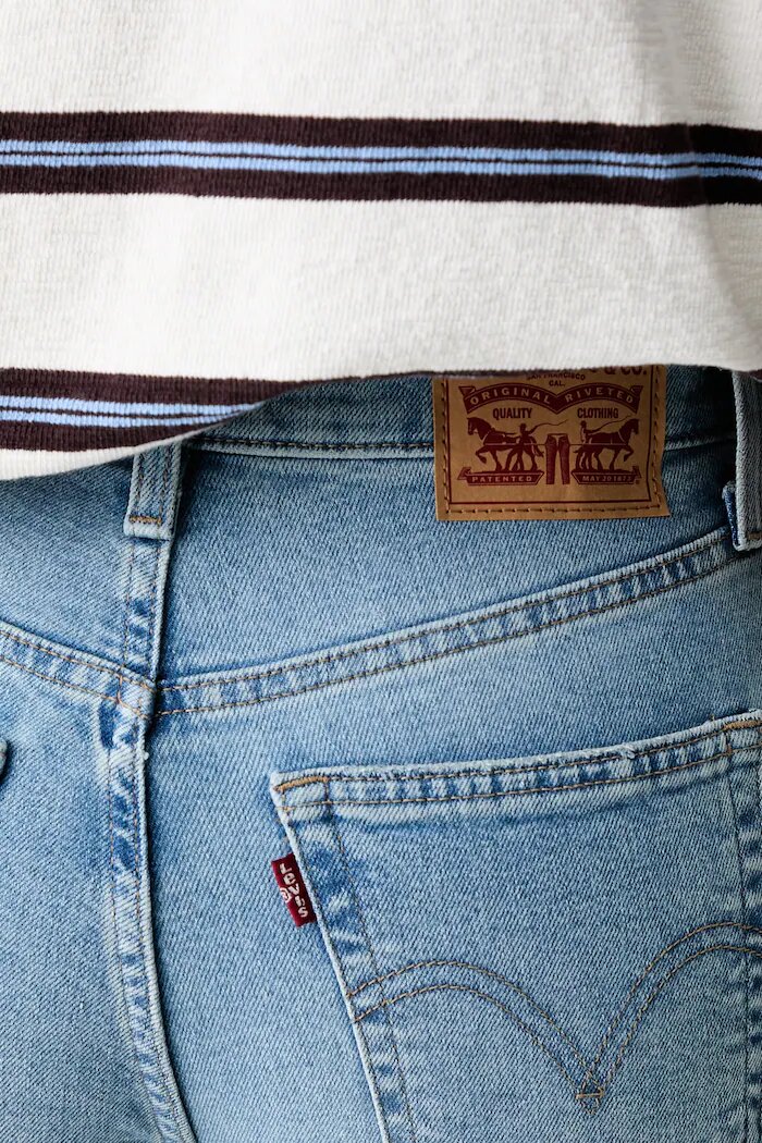 Levi's дънки mom fit дамски HIGH WAISTED MOM JEAN сини 26986