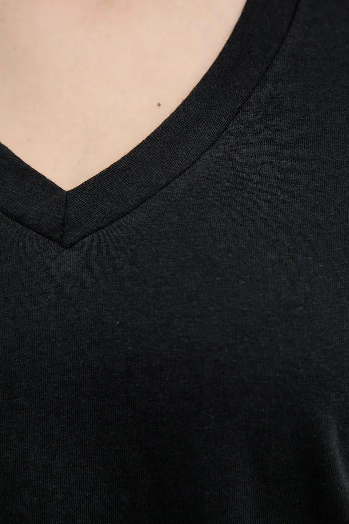 Levi's Тениска BOXY VNECK TEE в черно A8774