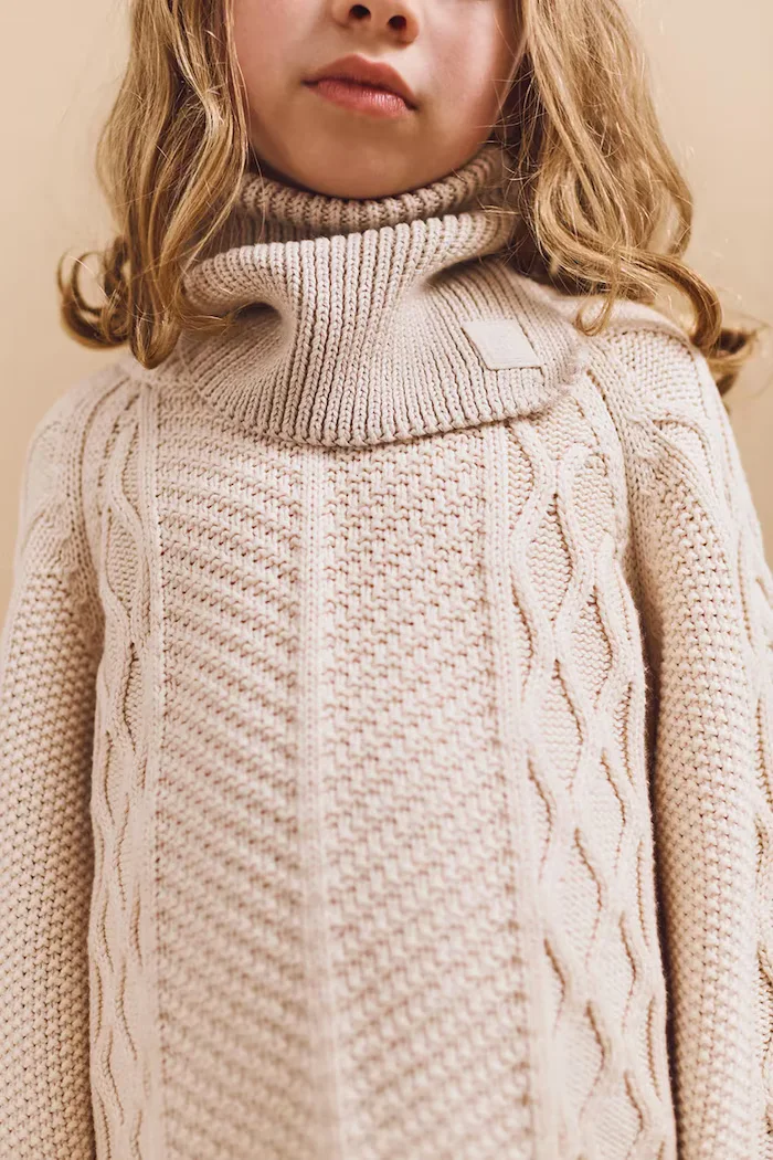 Liewood Детски кръгъл шал Mathias Neckwarmer в бежово с изчистен дизайн LW20097