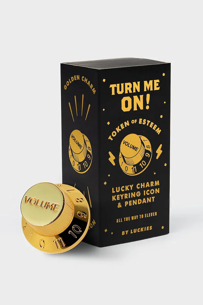 Luckies of London Джобен талисман Turn Me On 2 cm в жълто