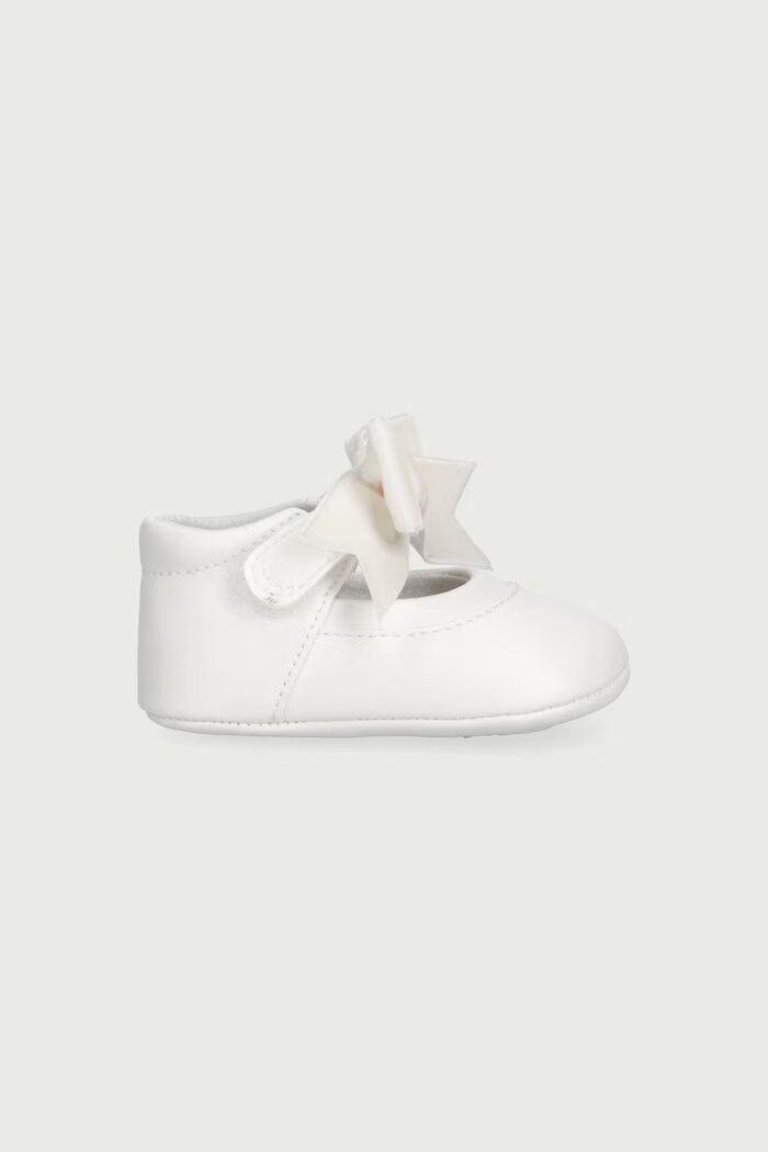 Mayoral Newborn обувки за бебе бели 9158
