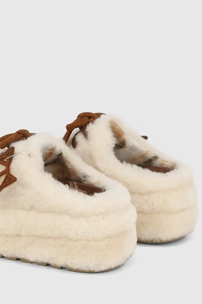 Naked Wolfe Пантофи Blizzard в бежово Blizzard Sand Suede/Shearling