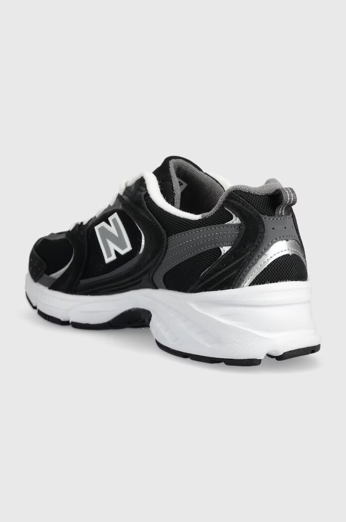 New Balance Маратонки 530 в черно MR530CC