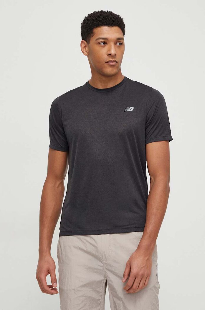 New Balance Тениска за трениране Athletics MT41253BK в черно с изчистен дизайн