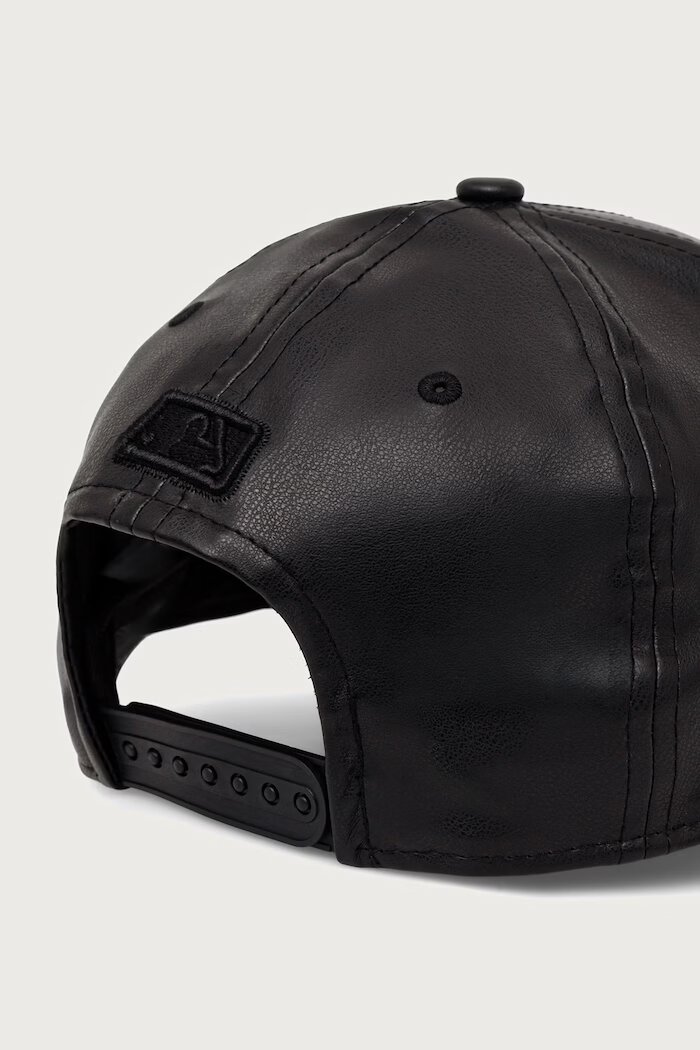 New Era бейзболна шапка DIAMANTE PU 9FORTY® MC черна 60915811