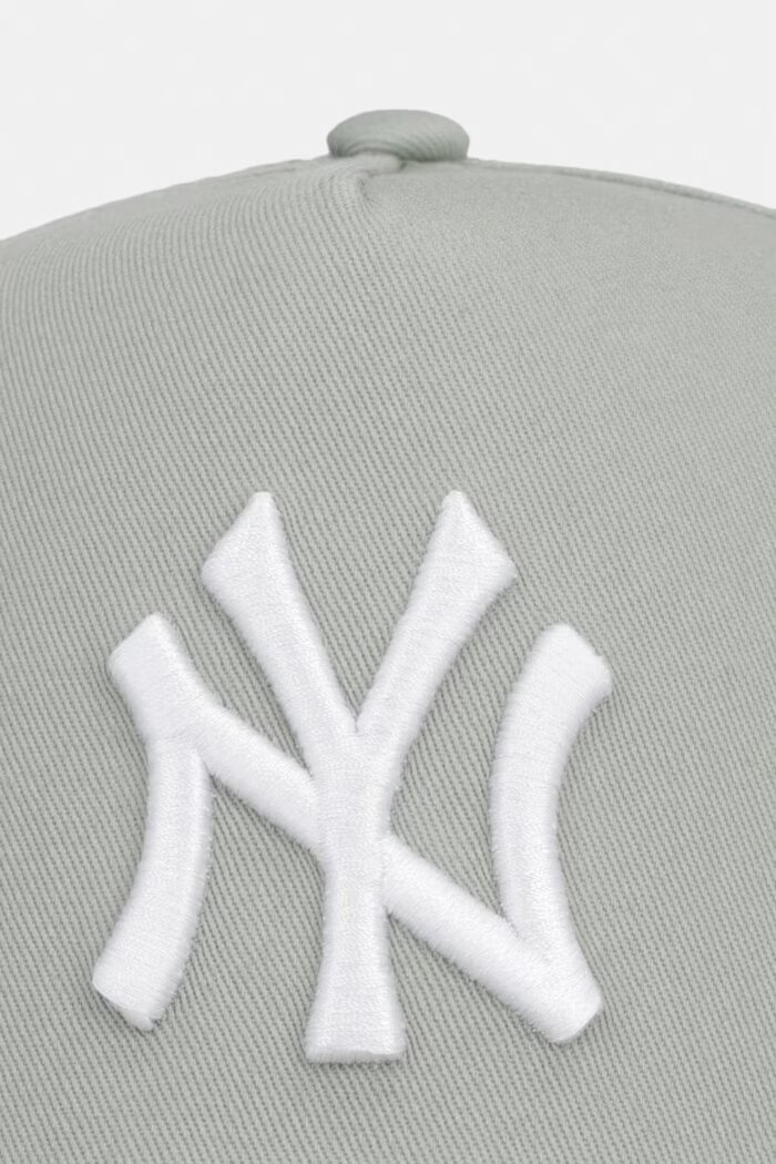 New Era бейзболна шапка от памук LE EFRAME NYY зелена 60856249