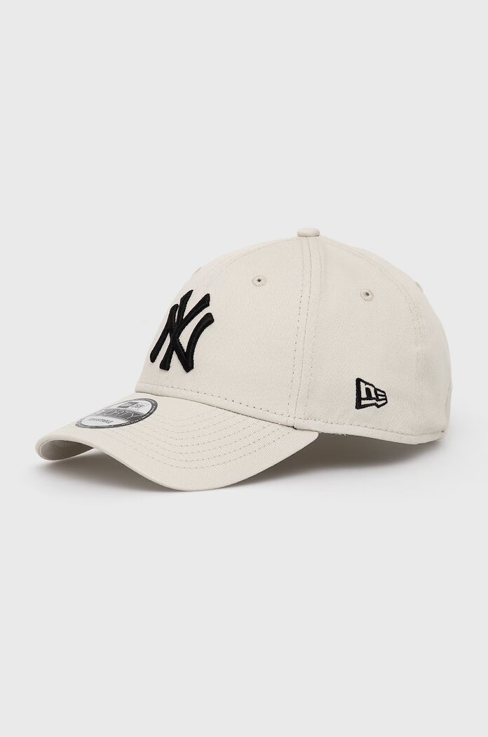 New Era Памучна шапка LEAGUE ESSENTIAL 9FORTY® в бежово с апликация 12380590