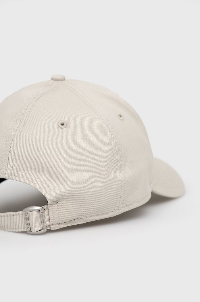 New Era Памучна шапка LEAGUE ESSENTIAL 9FORTY® в бежово с апликация 12380590