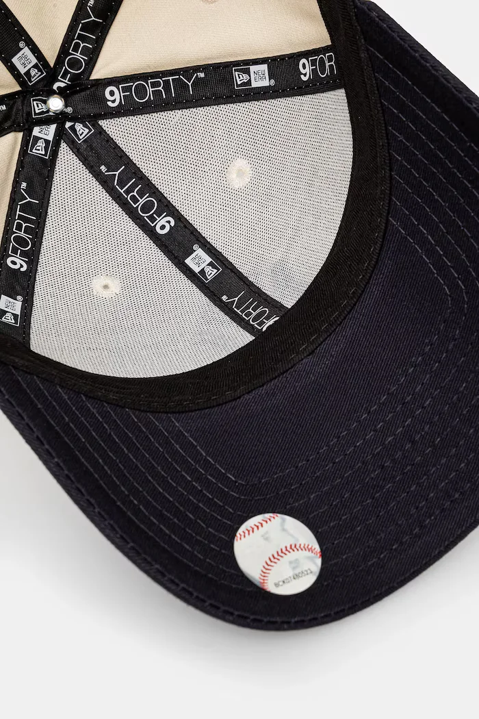 New Era Памучна шапка с козирка COLOURBLOCK 9FORTY® в бежово с десен 60595215