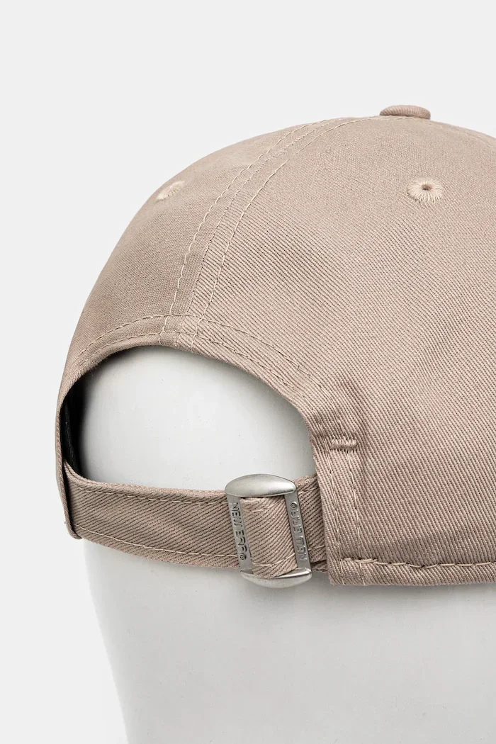 New Era Памучна шапка с козирка LEAGUE ESSENTIAL 9FORTY® в бежово с изчистен дизайн 60471457