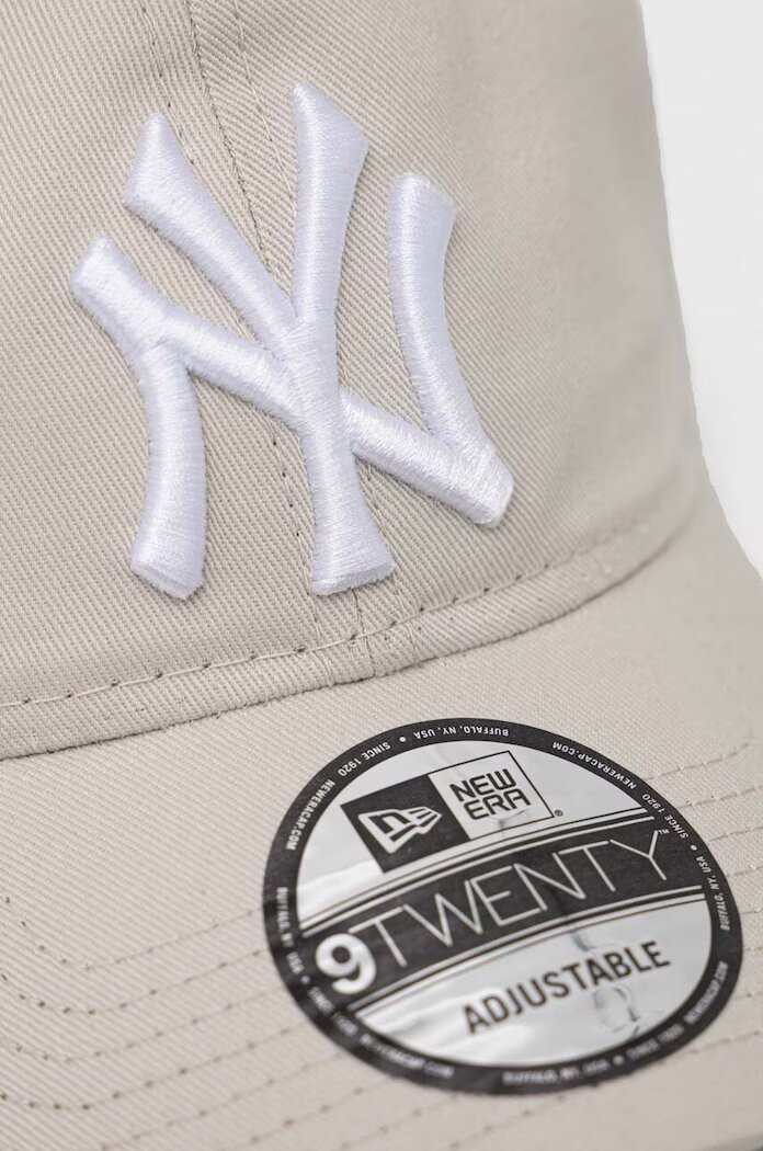 New Era Памучна шапка с козирка LEAGUE ESSENTIAL 9TWENTY® в сиво с десен NEW YORK YANKEES 60348843