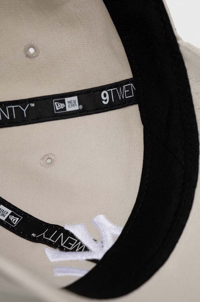 New Era Памучна шапка с козирка LEAGUE ESSENTIAL 9TWENTY® в сиво с десен NEW YORK YANKEES 60348843