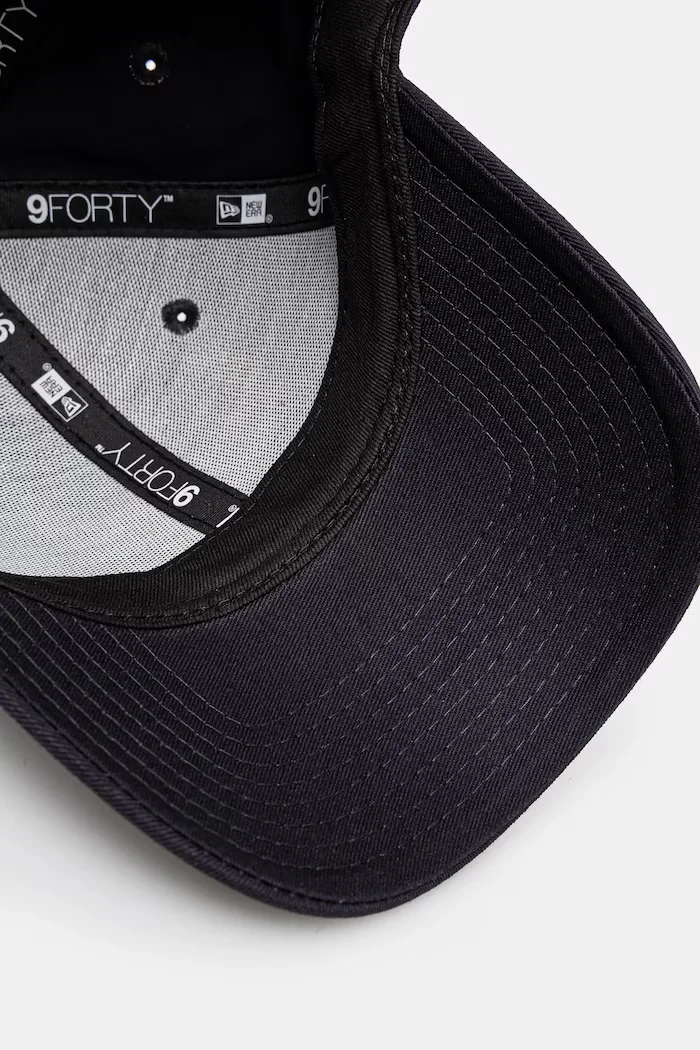 New Era Памучна шапка с козирка в тъмносиньо с апликация 60595196
