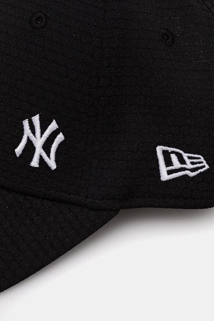 New Era Шапка с козирка FLAWLESS MESH 9FORTY® в черно 60691115