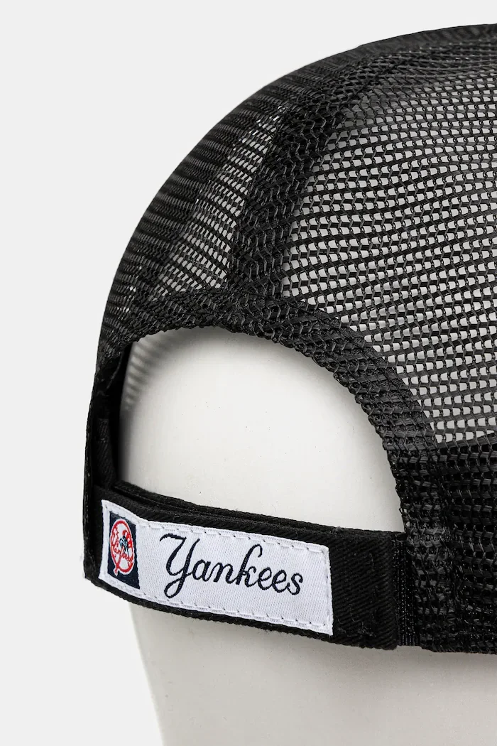 New Era Шапка с козирка HOMEFIELD 9FORTY® TRUCKER в черно с изчистен дизайн 60579078