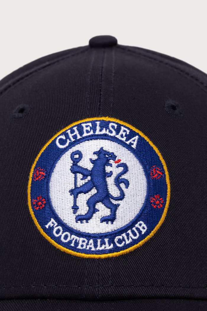 New Era шапка с козирка от памук 9FORTY® CHELSEA FC LION CREST тъмносиня 60684722