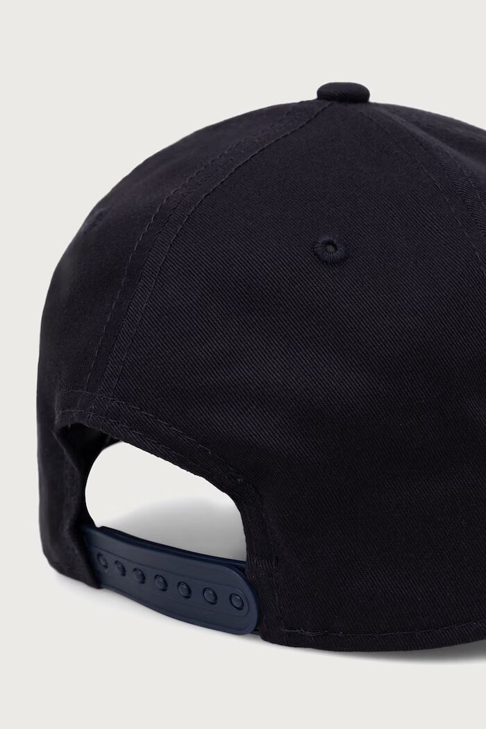 New Era шапка с козирка от памук 9FORTY® CHELSEA FC LION CREST тъмносиня 60684722