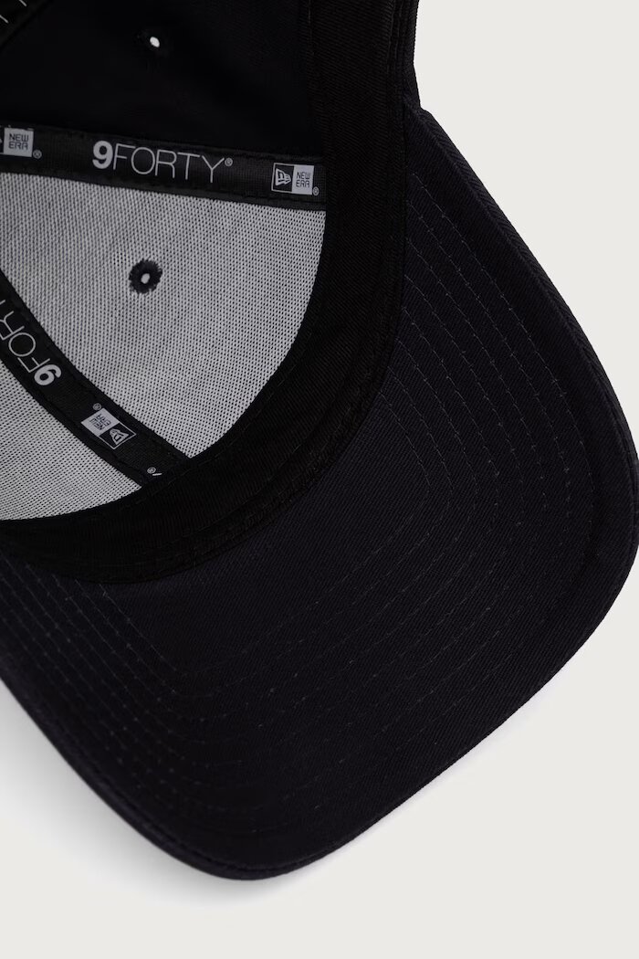 New Era шапка с козирка от памук 9FORTY® CHELSEA FC LION CREST тъмносиня 60684722