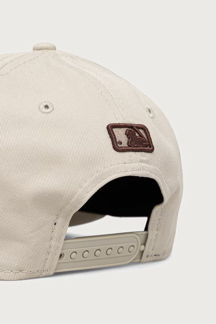 New Era шапка с козирка от памук 9FORTY® MC бежова 60915964