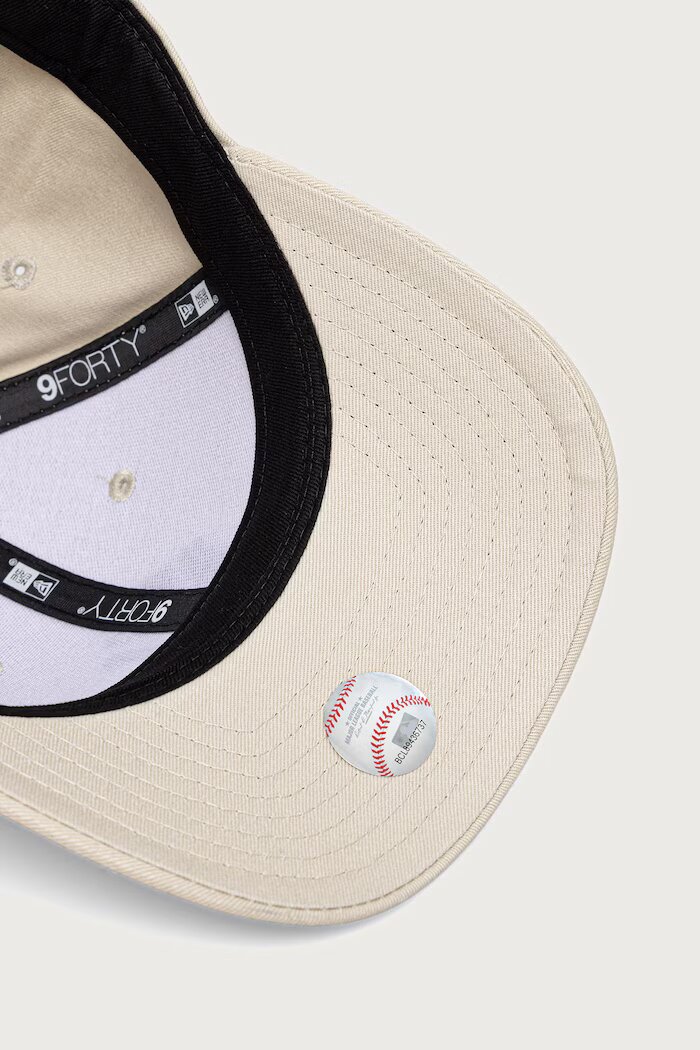 New Era шапка с козирка от памук 9FORTY® MC бежова 60915964