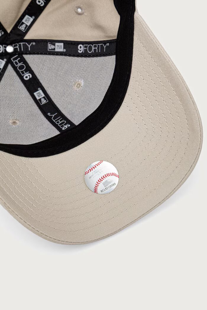 New Era шапка с козирка от памук LEAGUE ESS 9FORTY® бежова 60915726