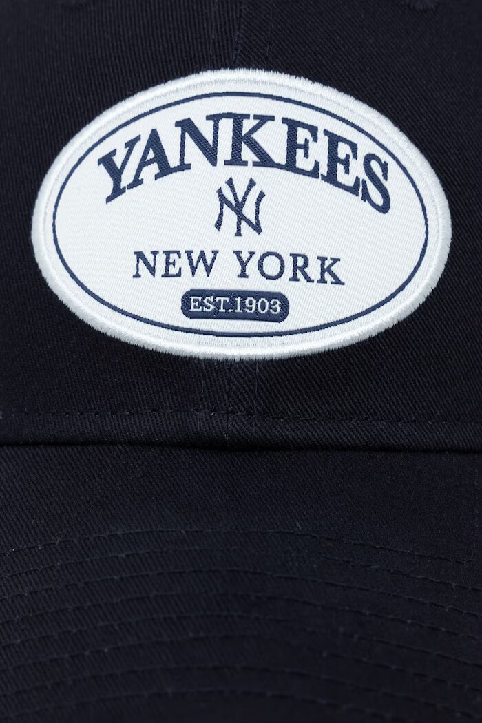 New Era шапка с козирка от памук PATCH 9FORTY® тъмносиня 60915783