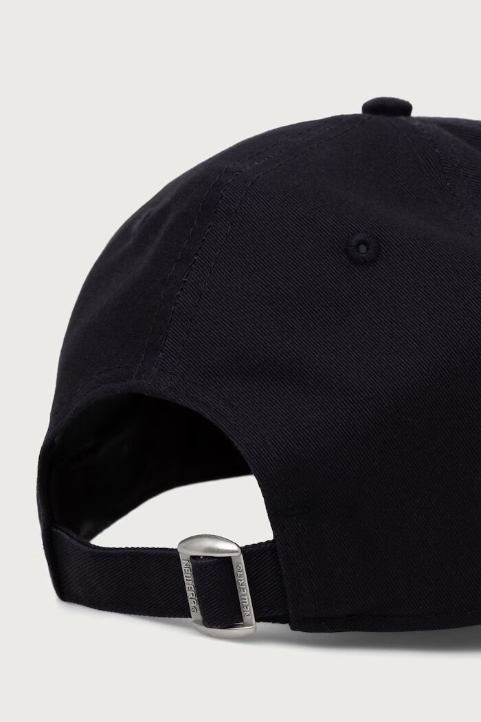New Era шапка с козирка от памук PATCH 9FORTY® тъмносиня 60915783