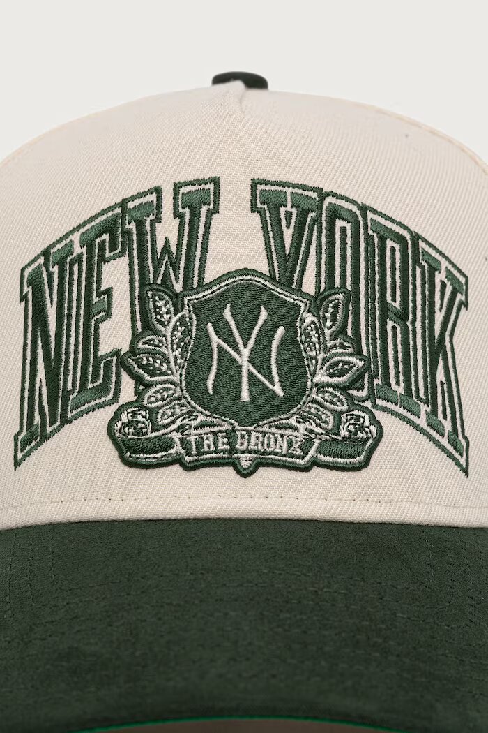 New Era шапка с козирка WORDMARK SUEDE E-FRAME бежова 60915996