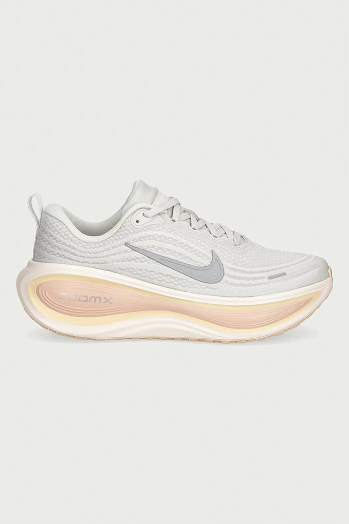 Nike обувки за бягане дамски Vomero Plus бежови HV8154.012